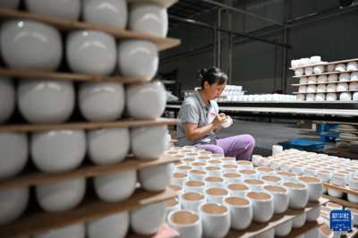 河北隆尧:陶瓷外贸订单生产忙