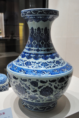 山东博物馆展出瓷器